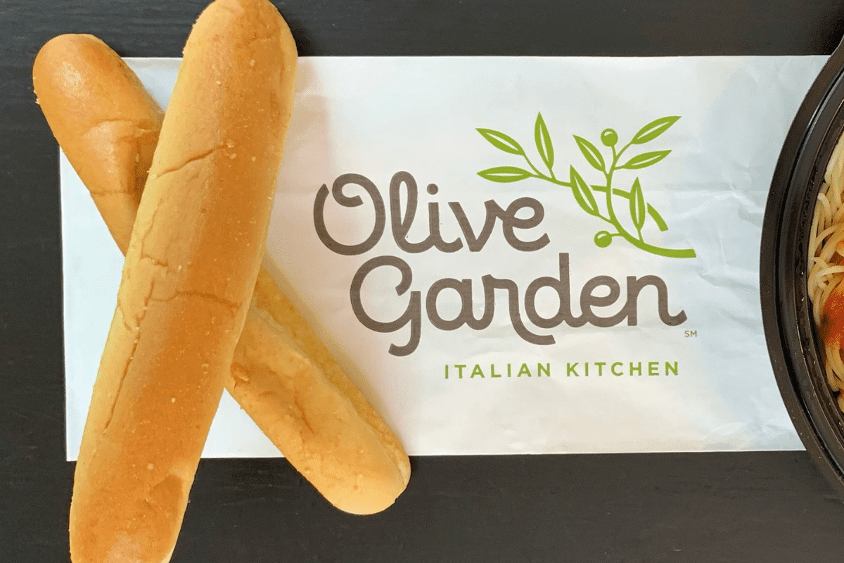 Are Olive Garden Breadsticks Vegan? VeggL
